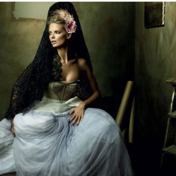 Ilona is Live! Like this listing for LIVE show notifications! - Picture 12 of 13